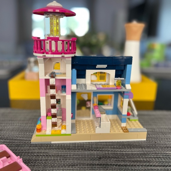 Lego Friends Lighthouse 41094 - Picture 4 of 4